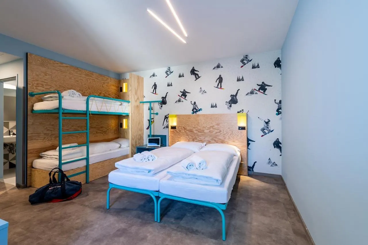 Meininger Hotel Innsbruck Zentrum 3*,